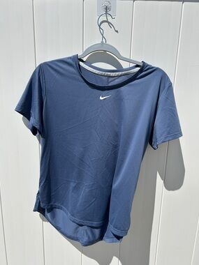 Nike Women's Short Sleeve Performance Tee in Navy Blue